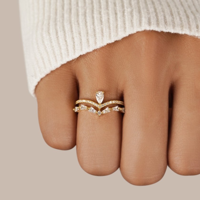 Queen Chic Crystal Ring