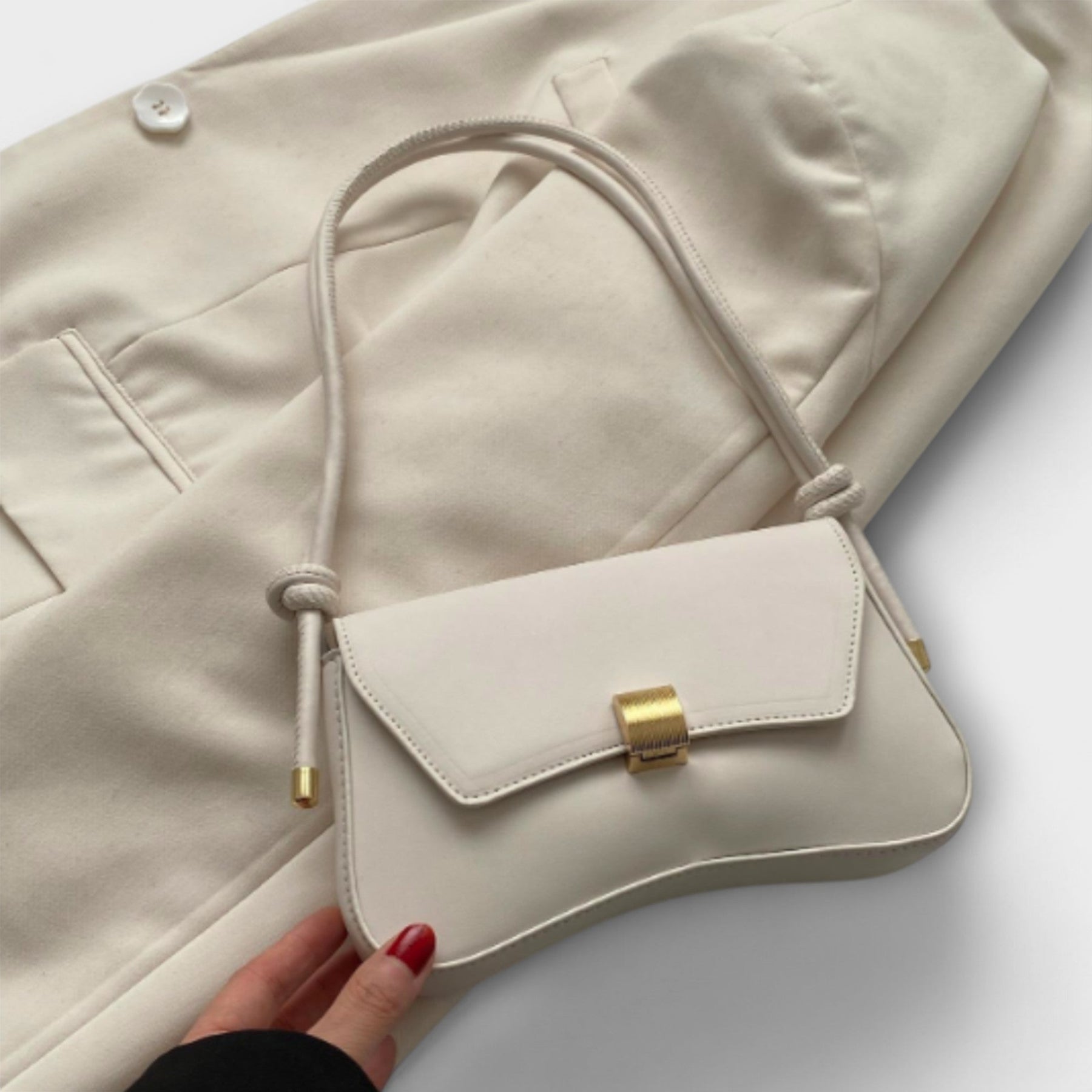 Ceravine – Shoulder Bag with Elegant Accent