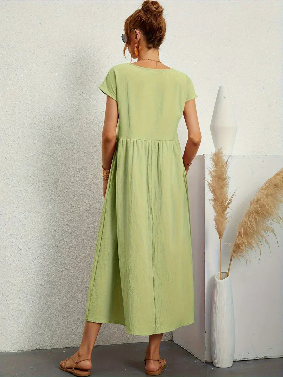 Gabriela™ – Flowing midi dress with timeless elegance