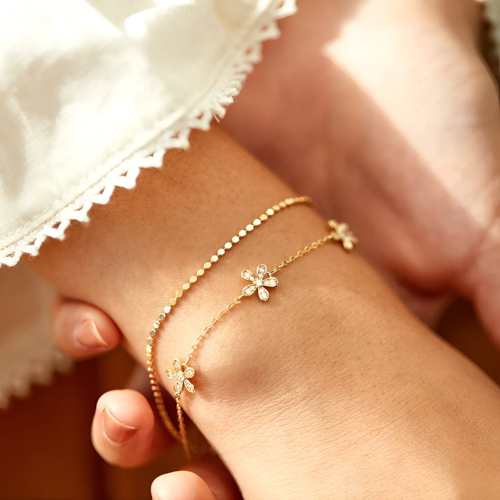 Flower detail with crystals Bracelet